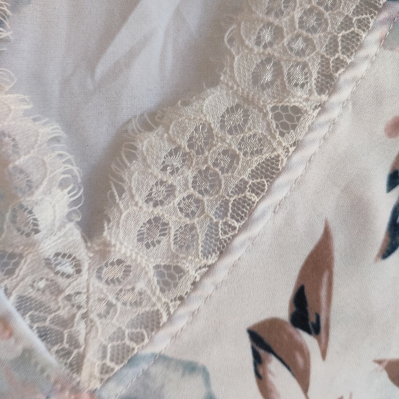 Floral Lace Trim Top - Picture 15 of 16